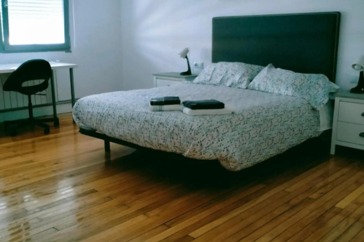 Room 6 of 18