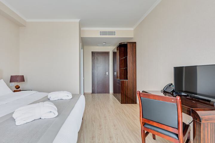 Room 5 of 75