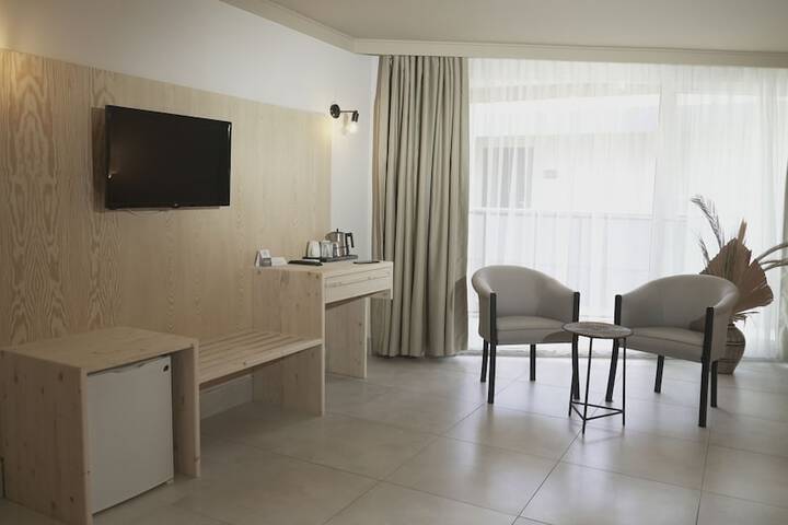 Room 14 of 83