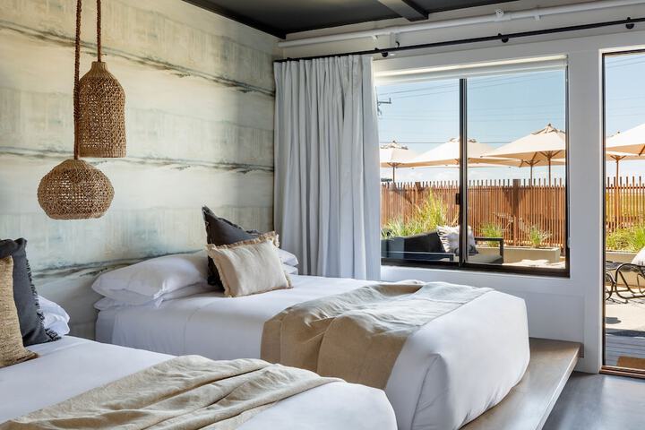 2 Queen Beds Patio (6 of 9)