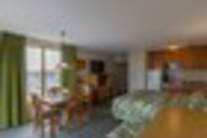 Room 65 of 216