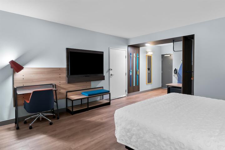 Room 10 of 29
