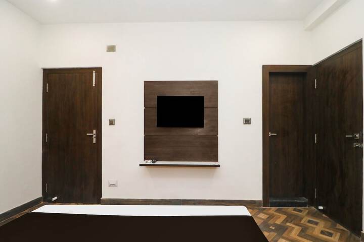 Room 10 of 27