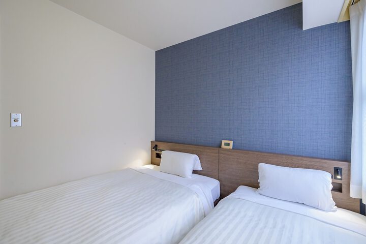 Room 14 of 83