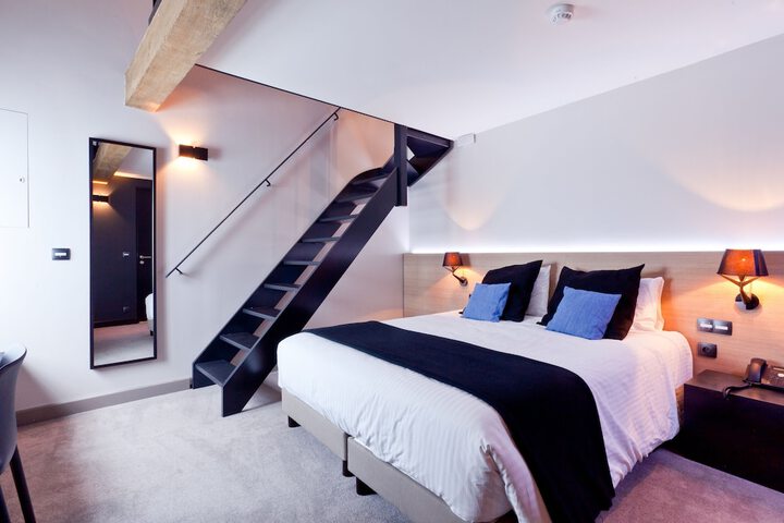 Room 4 of 52