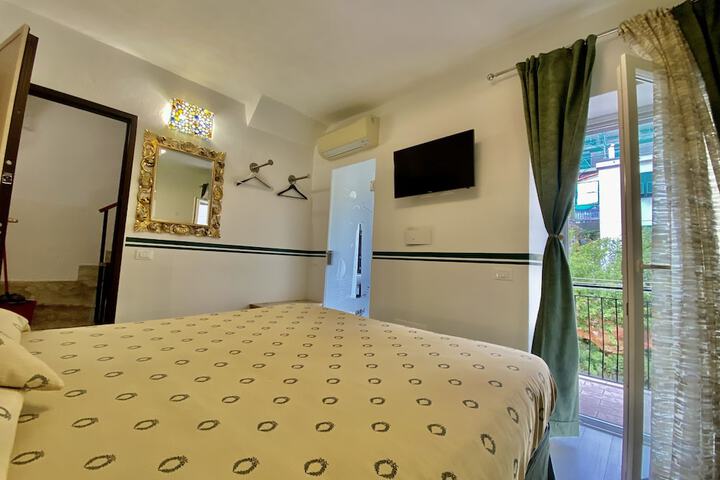 Room 100 of 190