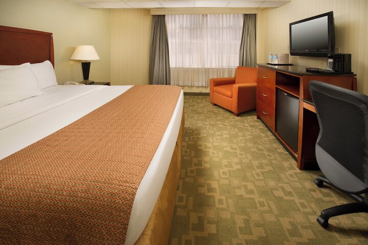 1 Queen Bed (1 of 9)