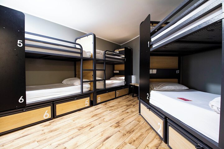 Room 32 of 61