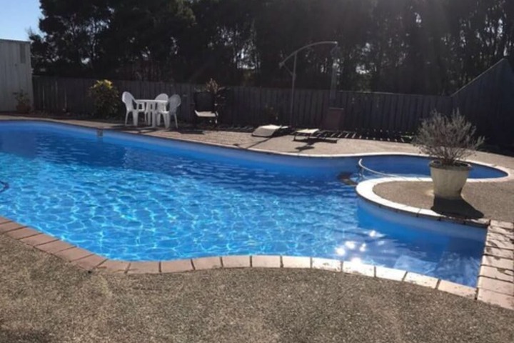 Pool 40 of 53