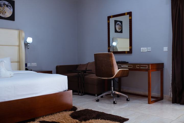 Room 26 of 76