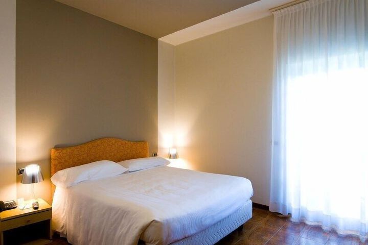 Room 4 of 38