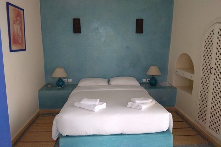 Room 6 of 50