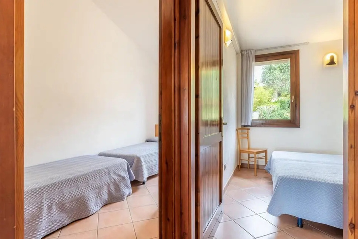 Room 2 of 17