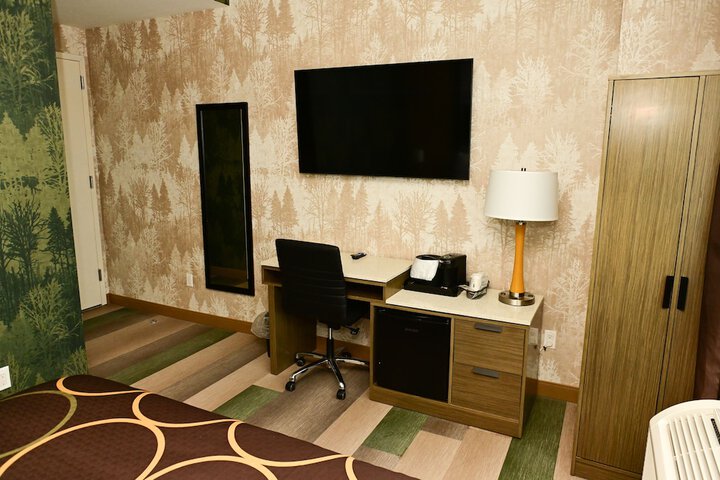 Room 8 of 27