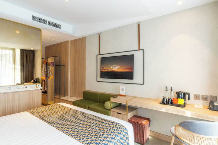 Room 43 of 64