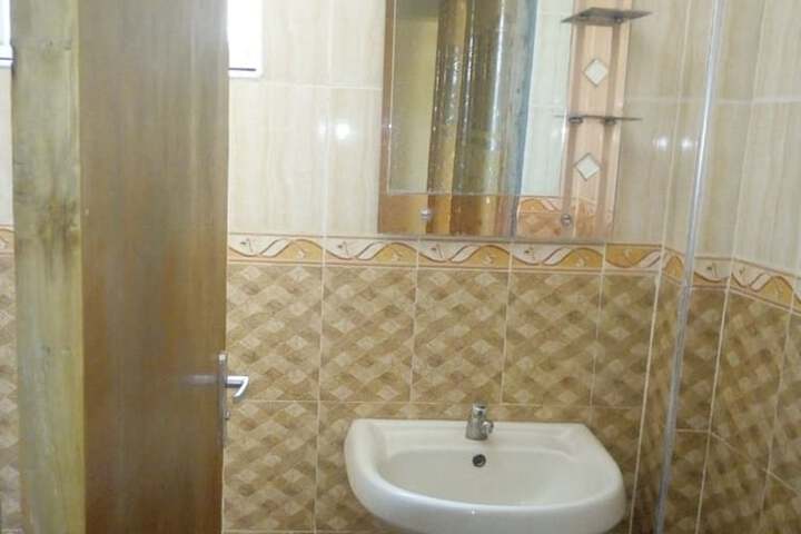 Room 8 of 10