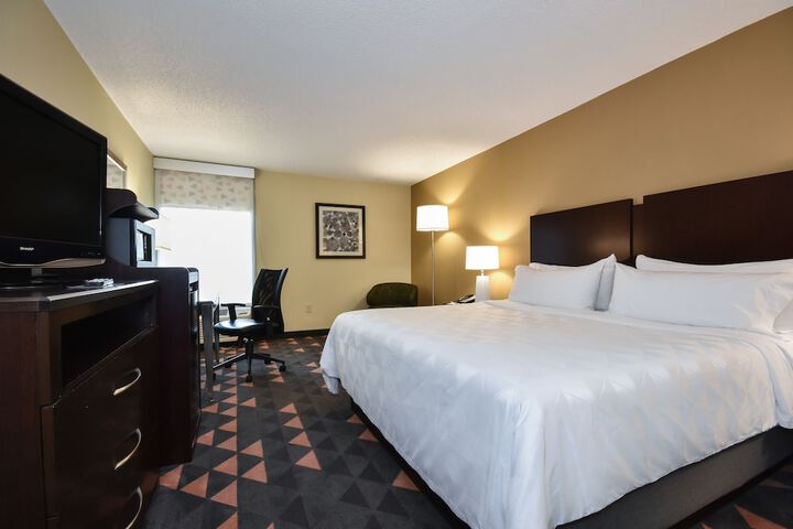 Standard Room, King or Two Doubles (1 of 3)