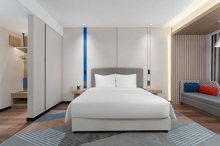 Room 4 of 47