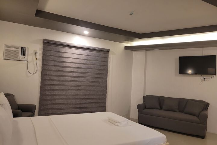 Room 6 of 15