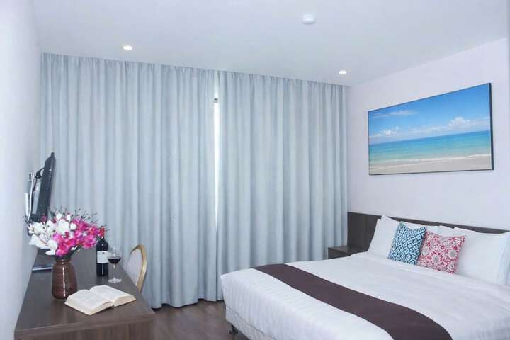 Room 12 of 33