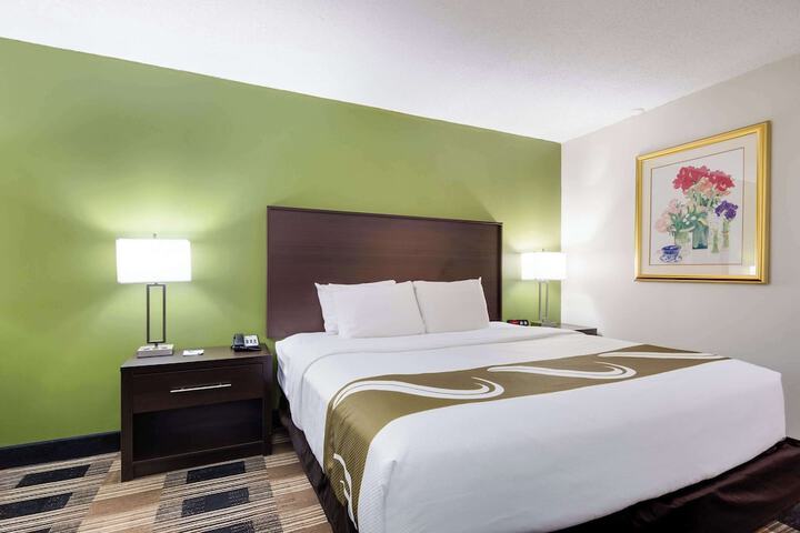 1 King Bed (1 of 6)