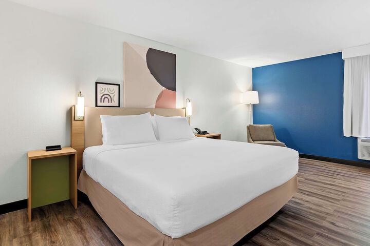 1 King Bed (1 of 13)
