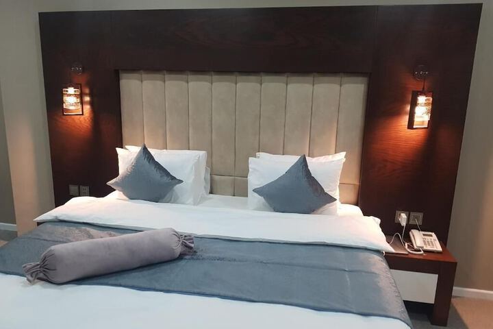 Room 17 of 33