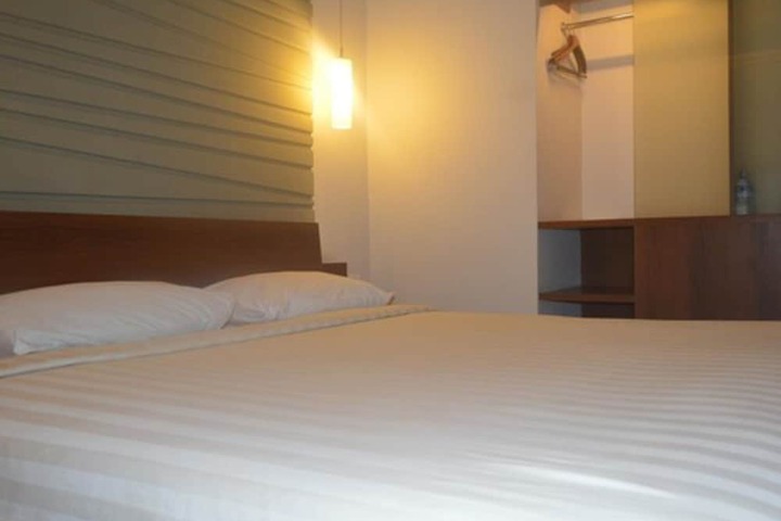 Room 21 of 38