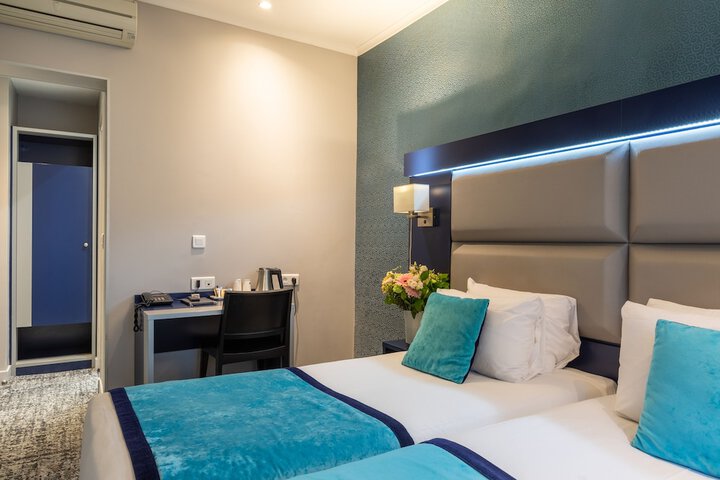 Room 44 of 118