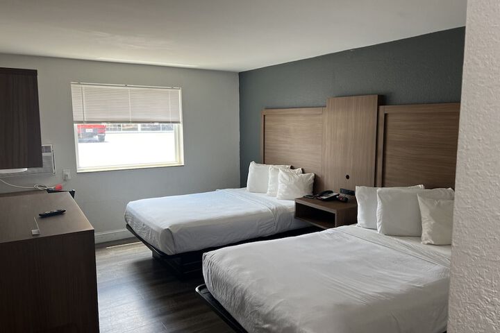 2 Double Beds (1 of 6)
