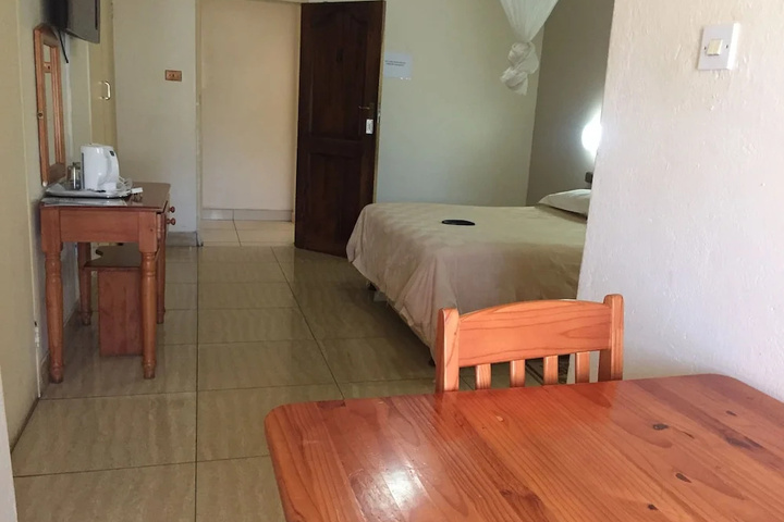 Room 4 of 17