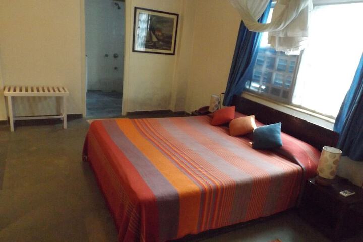 Room 52 of 233