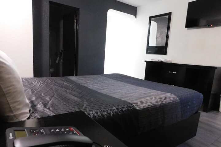 Room 9 of 27