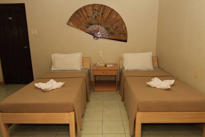 Room 9 of 33