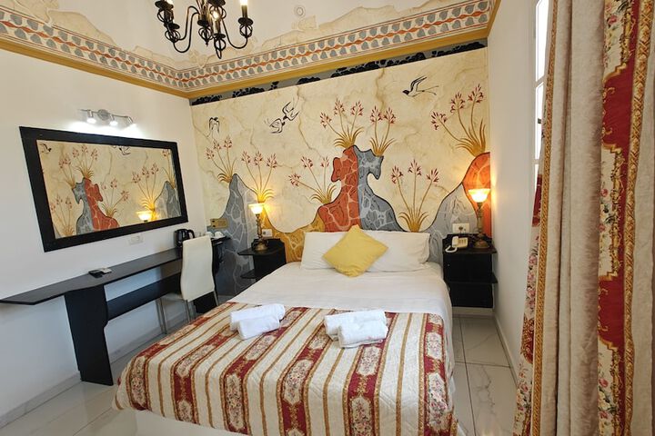 Room 8 of 20