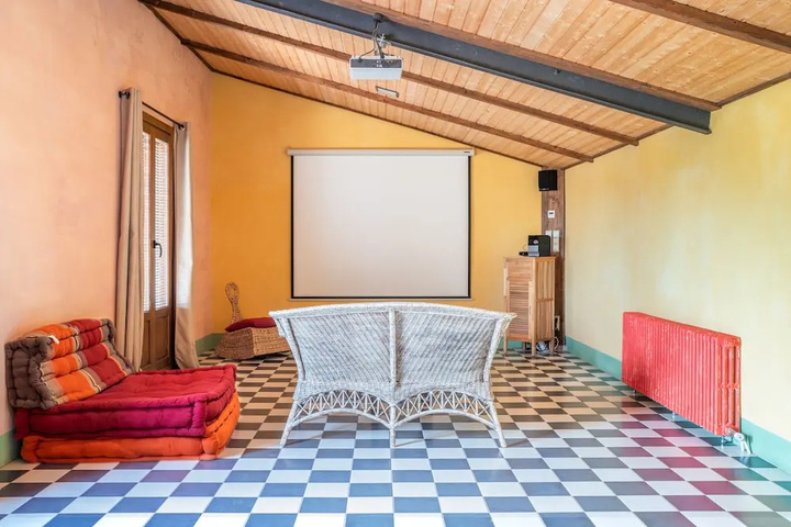 Room 2 of 15