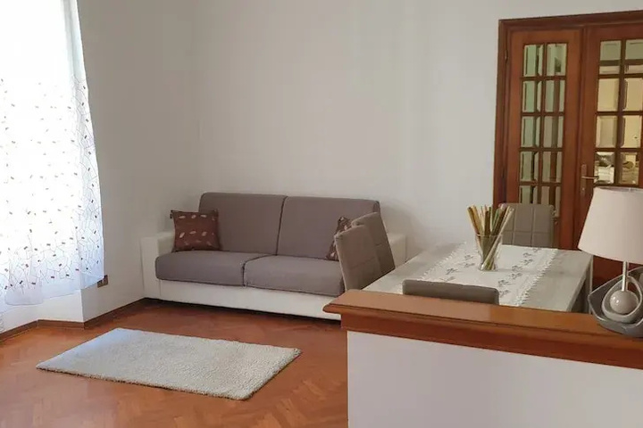 Room 6 of 15