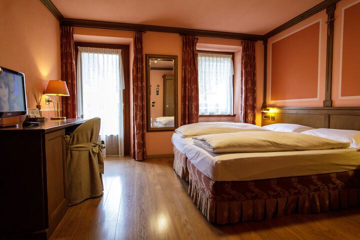Room 48 of 211