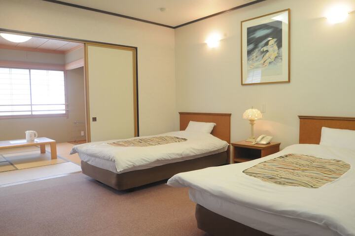 Room 16 of 34