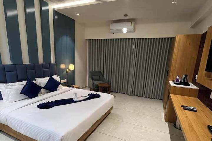 Room 13 of 21