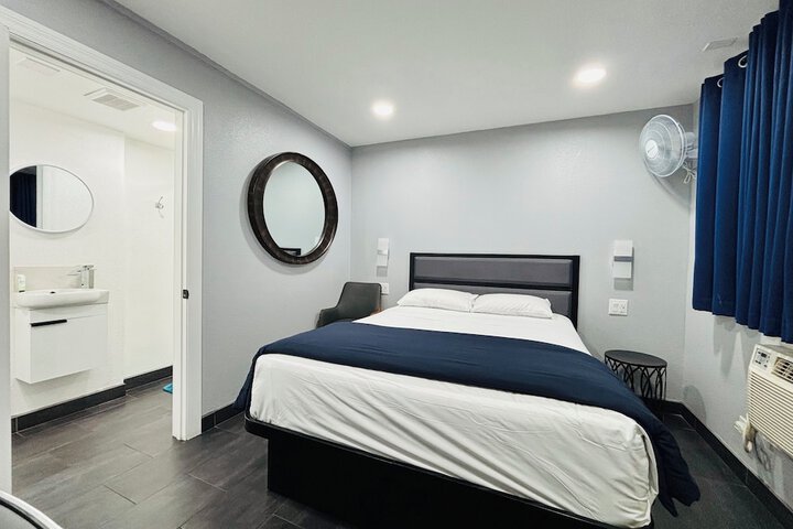 Room 25 of 42