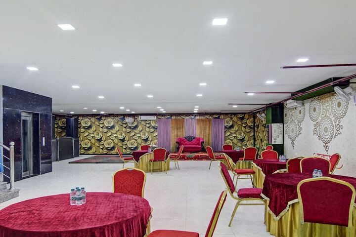 Ballroom/Hall 27 of 33