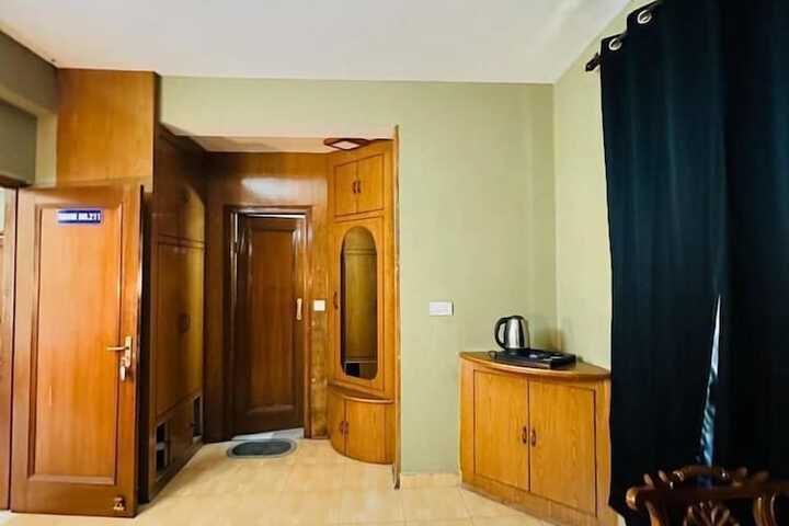 Room 5 of 18