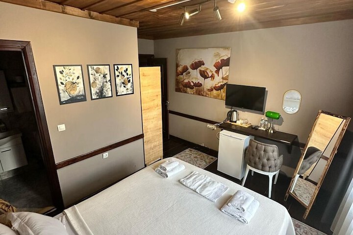 Room 9 of 36