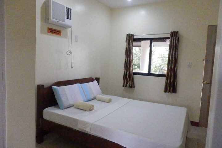 Room 12 of 63