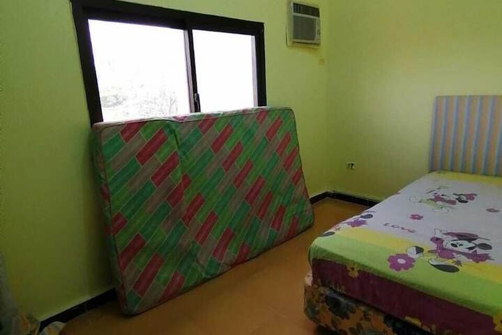 Room 4 of 33