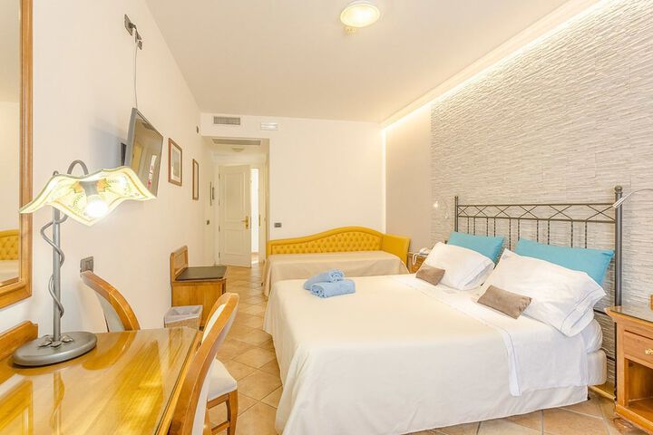 Room 6 of 61
