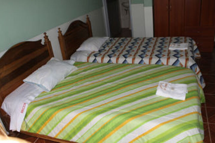 Room 6 of 12