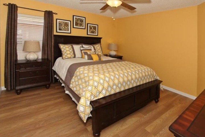 Room 5 of 17