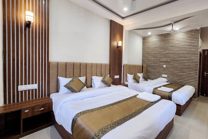 Room 5 of 7
